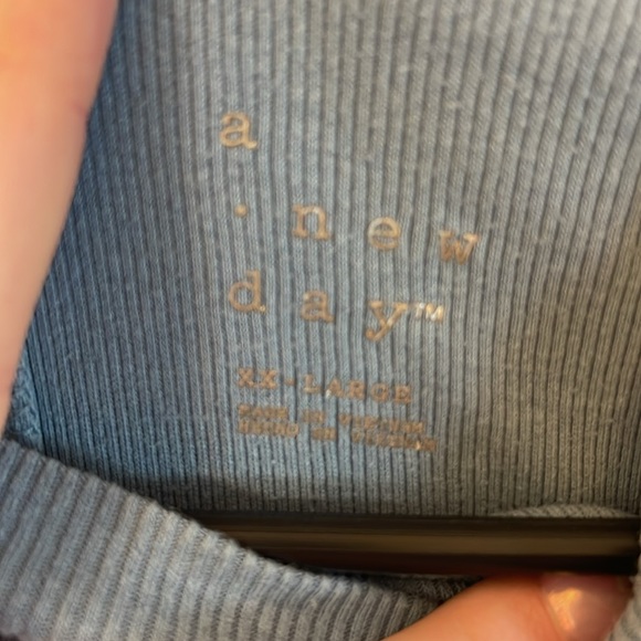 Top - Picture 2 of 2